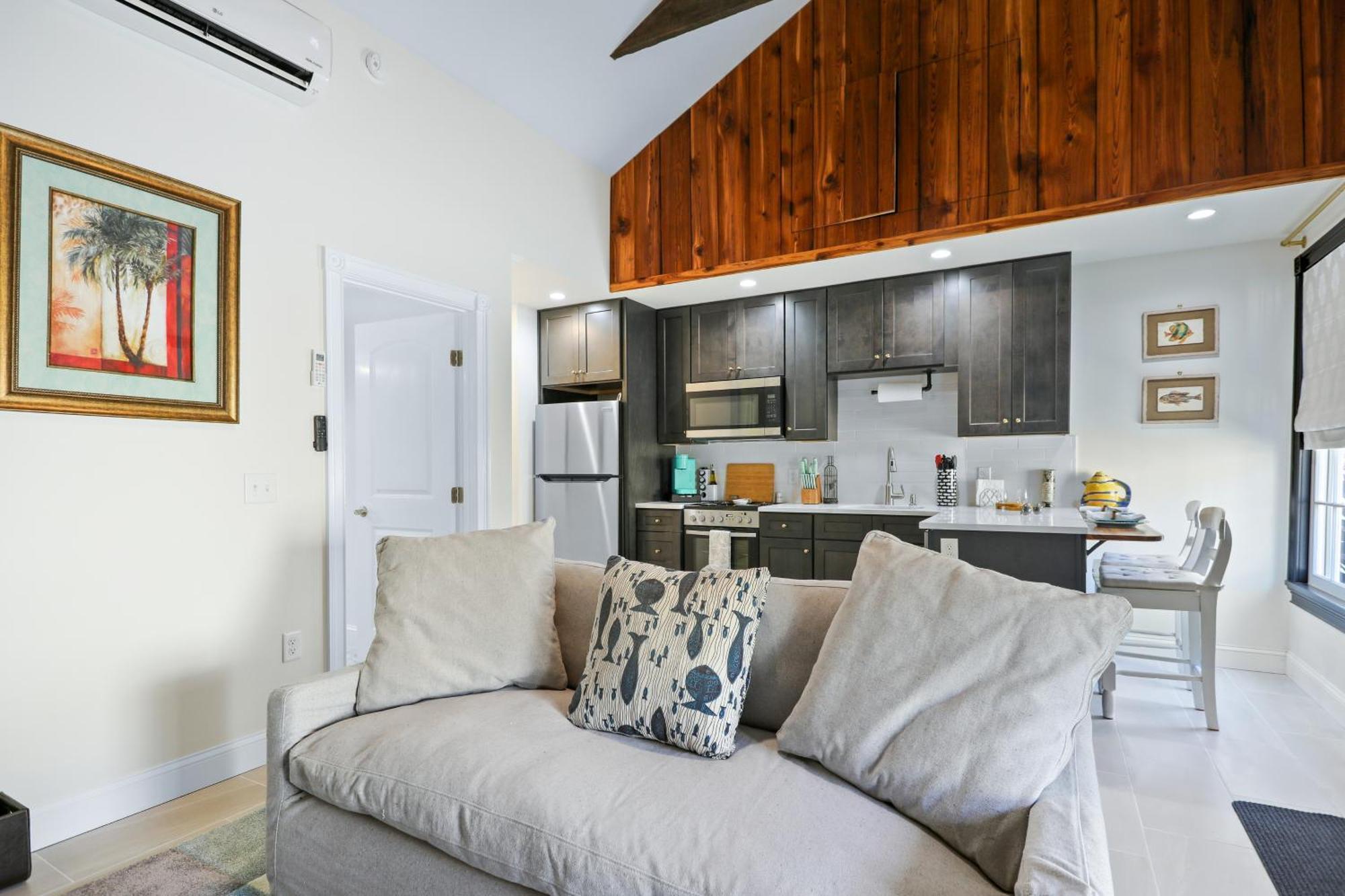 New! Historic 1bed/1bath Steps To River St! Appartement *